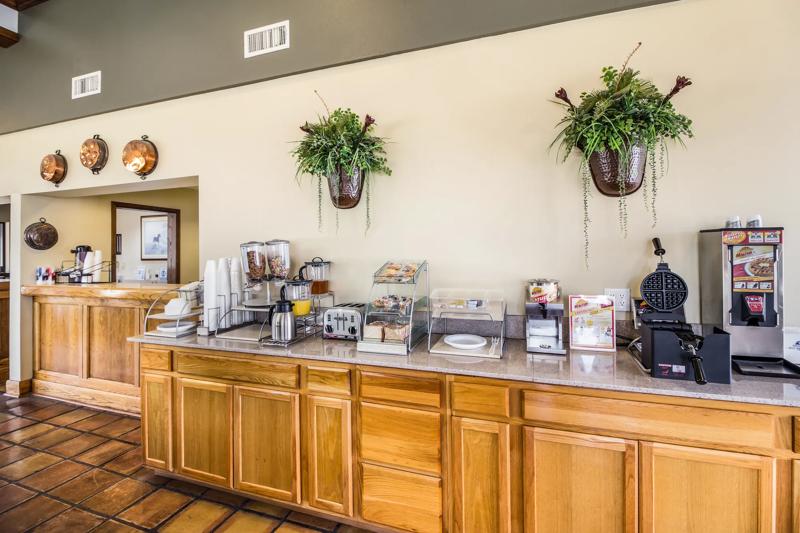 ABVI_ColumbusTX_Dining_Breakfast Area_Buffet - C9679F7F-33E3-4C06-81215D10A69F0FC3