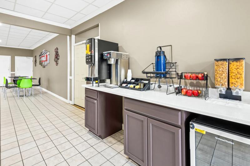 ABVI_WilsonNC_Dining_Breakfast Area_Buffet - C9B648A1-CB4D-4679-A002248FCD1A926E
