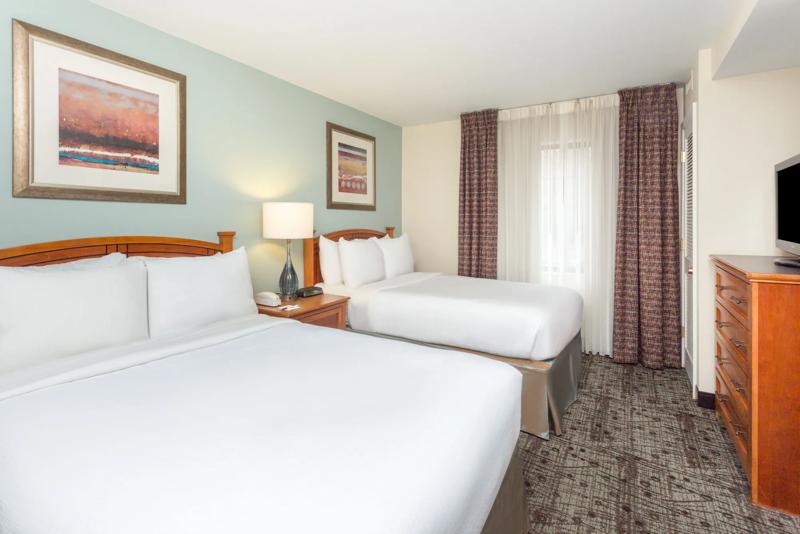 SES_AtlantaPerimeterCenter_GuestRoom_19 - C9EE9EE6-B658-4075-AFFAFC1A97B6F287