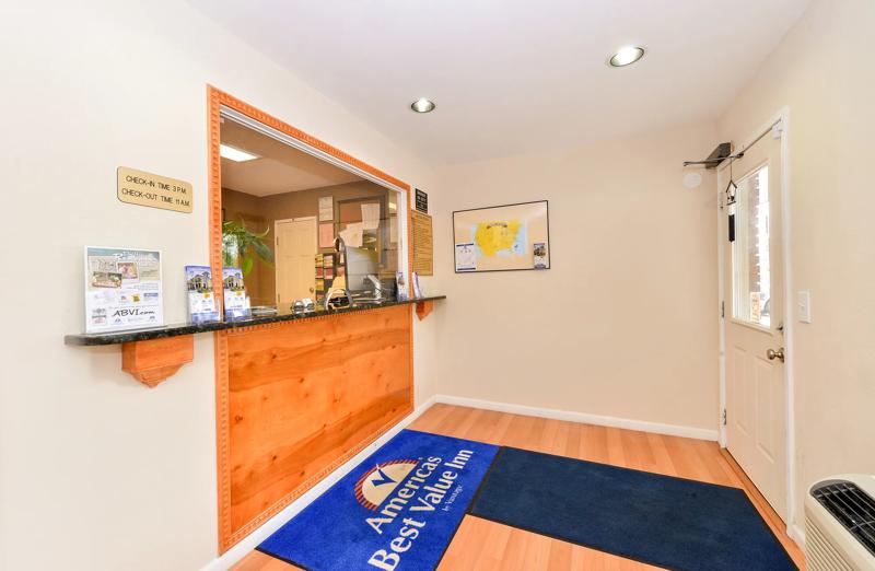 ABVI_NashvilleDowntownTN_Lobby_Front Desk - CAB7FBBB-F5AF-495F-96333FCBEB65255F