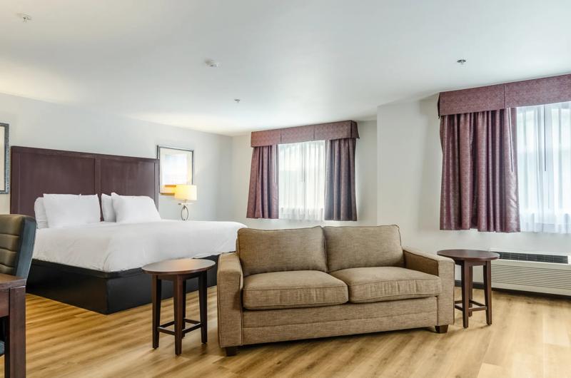RLIS_Des Moines_Guest Room - CBA30F9E-86BE-46B8-AC490913995EA126