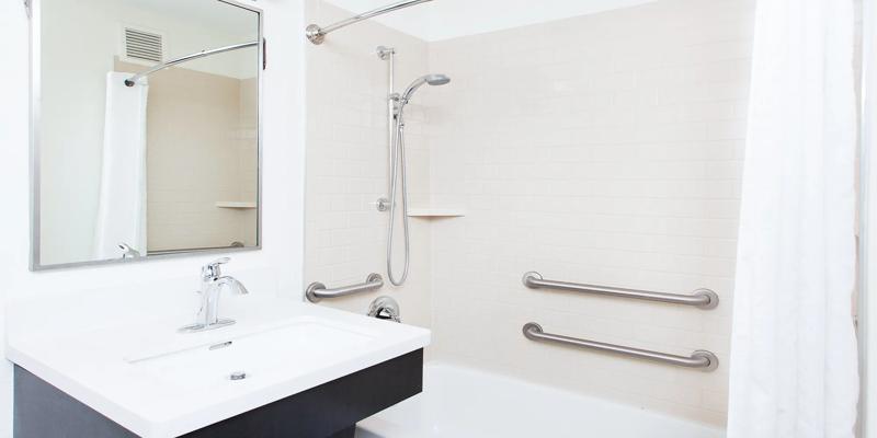SIM_PlanoFrisco_GuestRooms_ADA Bathroom_Tub - CC7968ED-C867-48A0-A69A4C9188E277FB