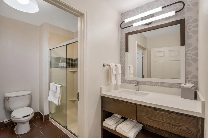 SES_Brand_DenverSouth-ParkMeadows_GuestRoom_TwoBedroomSuite_1King2Double_Bathroom_2 - CC79FAC2-A934-4B02-879DD8CA2CD9E41E