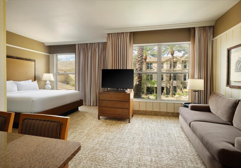 SHR_ScottsdaleGaineyRanch_GuestRoom_Studio_King_CourtyardView - CCCF2D88-613B-4BA8-BB577C0E3ACCF69A