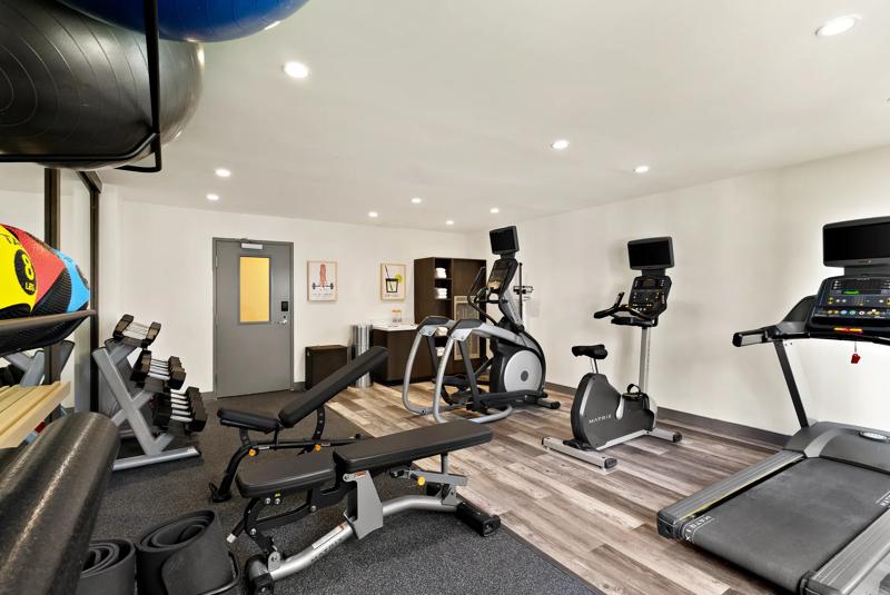 SES_DenverSouth-ParkMeadows_Amenity_FitnessCenter_2 - CD72816F-A476-491C-8B3DFB715D381858