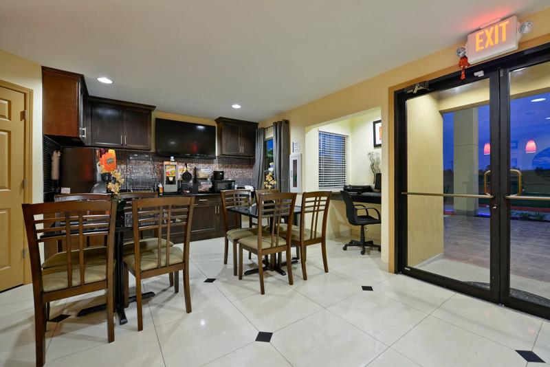 ABVI_LakeCharlesExit11LA_Dining_Breakfast Area - CD79031F-4E7C-4337-AA6F4A636F5E952C