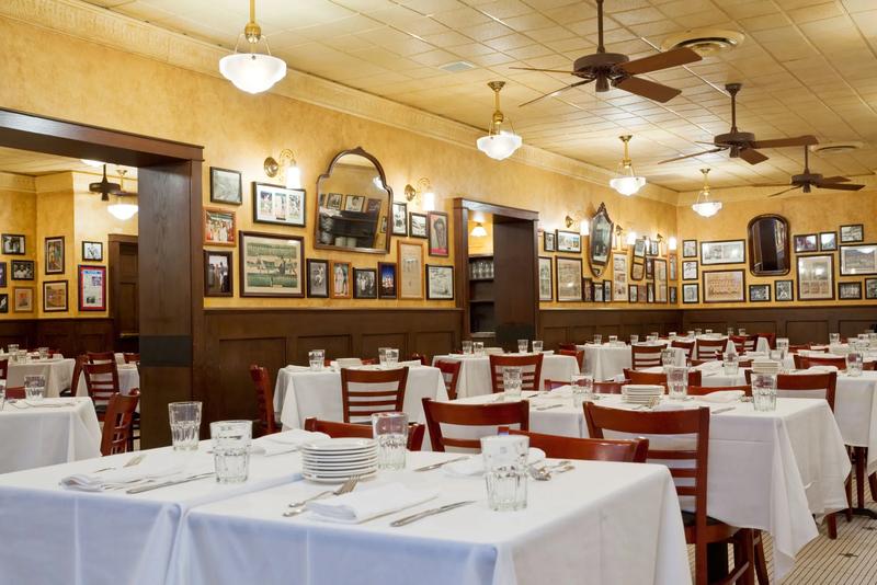 SHR_ChicagoOHare_Dining_HarryCaray'sItalianSteakhouse_1 - CE165E7D-9421-4B44-916069FD17B2DE59