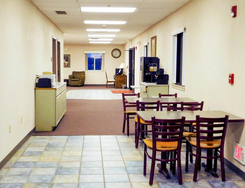ABVI_FredoniaKS_Dining_Breakfast Area_Seating - CEF10A6A-A44A-4AA7-B35DDA98DE03F2B0