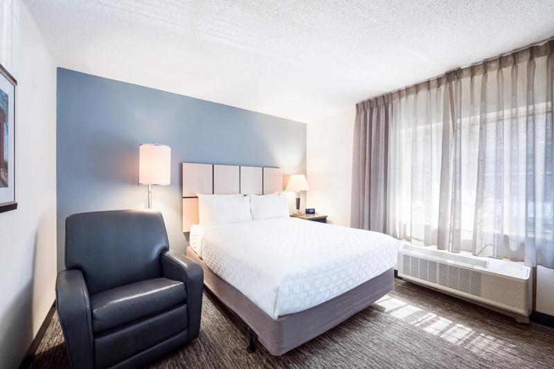 SIM_DetroitTroy_GuestRooms_Suite_Bedroom - CF45ABC7-42F2-4155-BA88E762BC8FD533