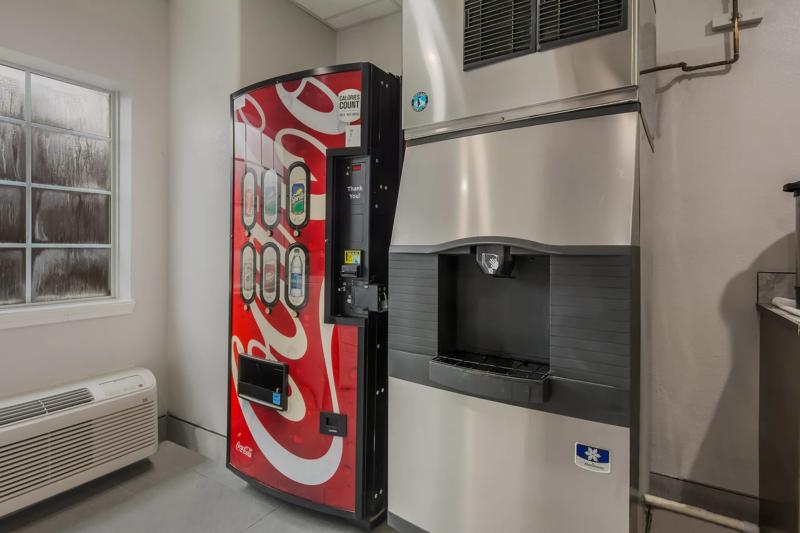 ABVI_LakeCharlesExit5LA_Amenities_Vending - CF70F187-04DB-4CB8-B155BAF21687007C