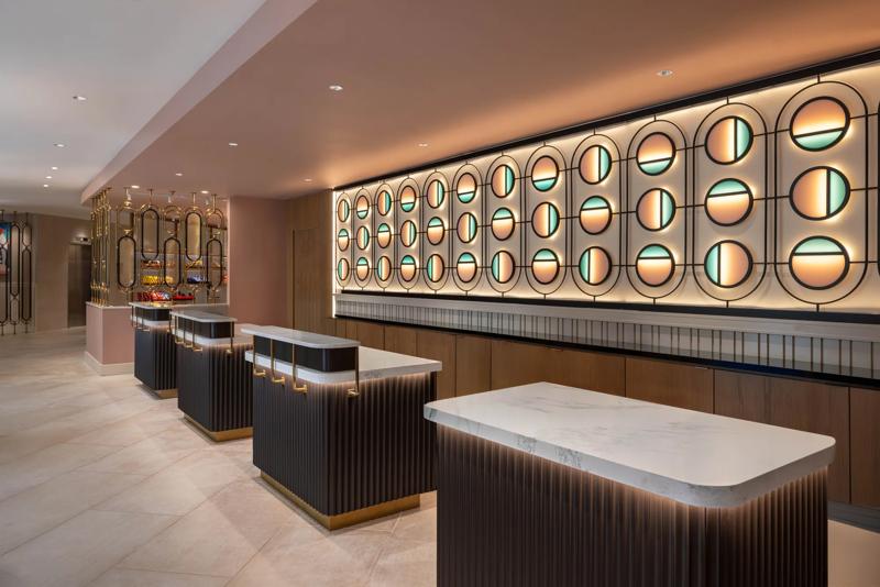 SHR_MiamiAirport_Lobby_FrontDesk - CF9E9A9E-BCB0-466D-93020168FA3D6FB3