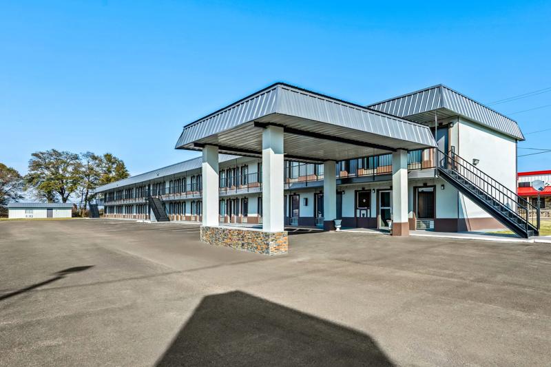 ABVI_IndianolaMS_Exterior_Porte Cochere - CFC8F183-D64C-4134-96CE1AE2FA3A123F