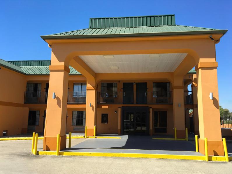 ABVI_DenhamSpringsBatonRougue_Exterior_Front Entrance - CFD6F52F-B10F-462F-8E9177B4D81ED5E4