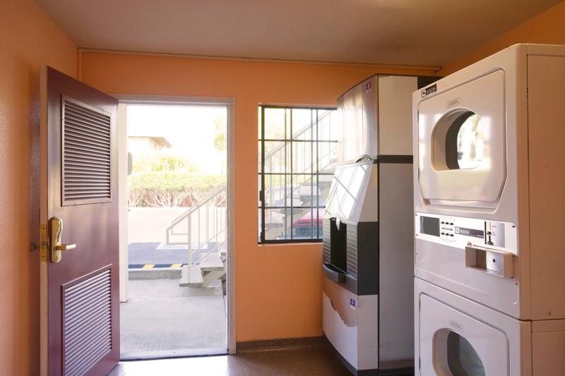 ABVI_MilpitasSiliconValleyCA_Amenities_Laundry - CFFEE98F-92A9-45B5-BA8F2C6ACBD7C958
