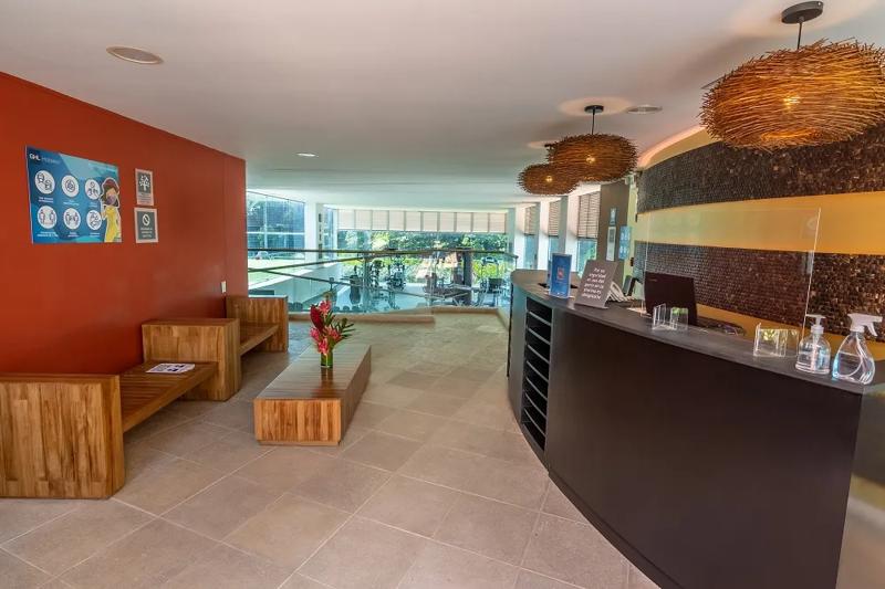 SHR_Pereira_SPA_Front_Desk - D00882AD-06F7-48C9-A49F16A3CB342E62