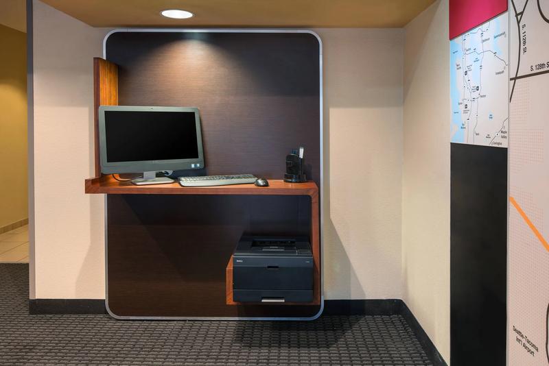 SIM_SeattleRenton_Amenities_Business Center - D1C97B6A-467E-470C-AECA79921F46F6E7