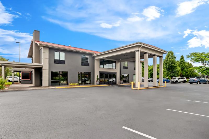 RLH_Portland_Airport_Exterior_1 - D2190E0C-DE3D-4351-86B6851F6380109B