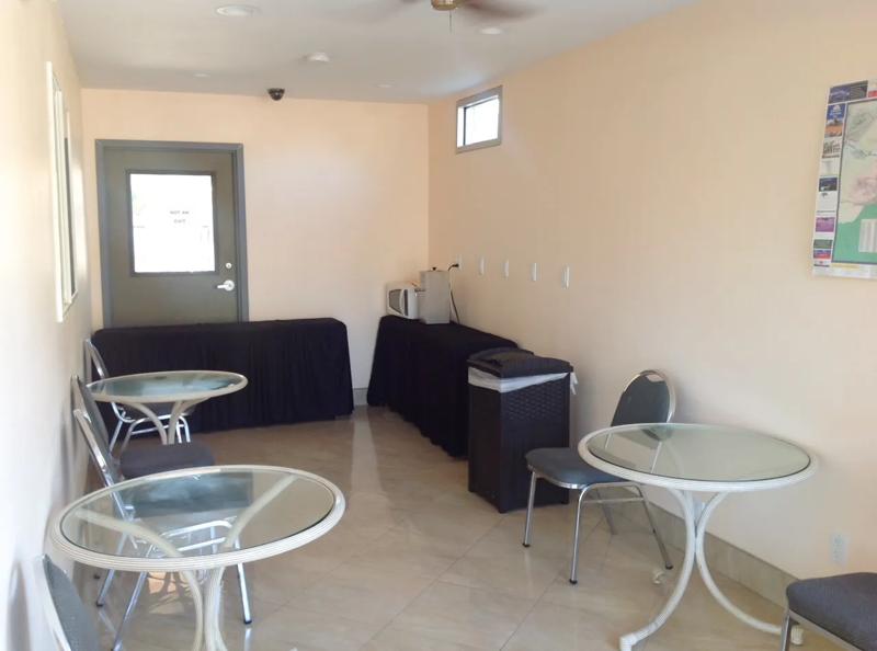 ABVI_ThousandOaksCA_Dining_Breakfast Area_Seating - D3A098A8-790D-4A51-BD976383371BA7F6