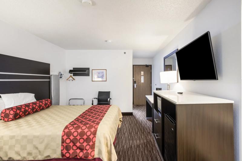 ABVI_CharlotteMI_GuestRooms_Queen with Jacuzzi_Room - D407BCBA-552F-44EF-80F21B2B7B598ED6
