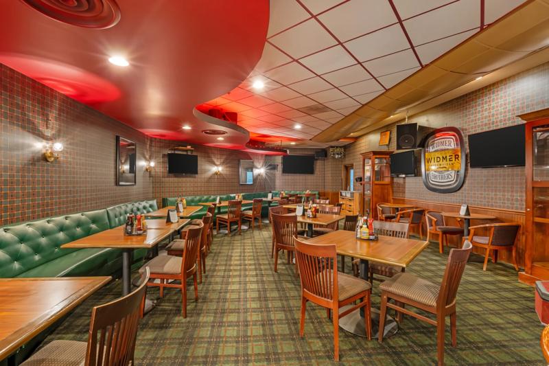 RLH_RogueRegencyMedfordAirport_OR3249_Restaurant