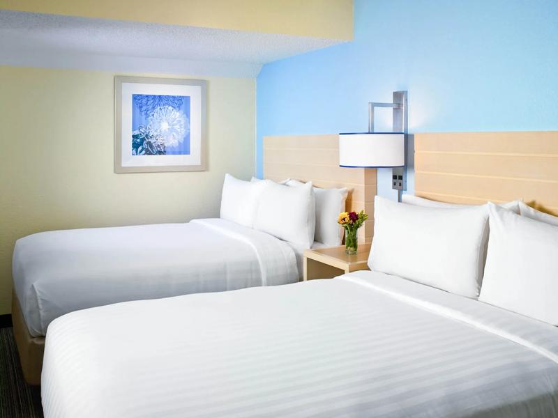 SIM_ClevelandAirport_GuestRooms_Double_Beds - D4B02357-7E44-403E-A6D5683127D8E504