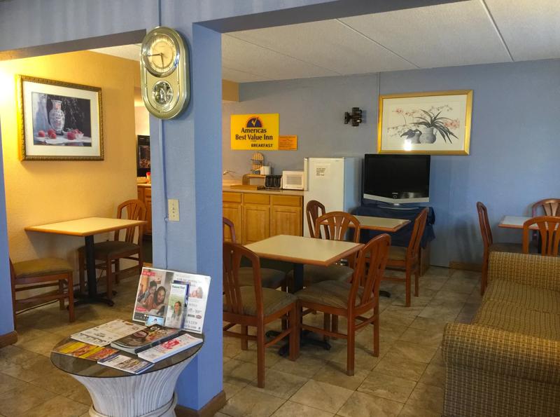 ABVI_PottstownPA_Dining_Breakfast Area_Seating - D4BE1E4A-B416-478D-A66FC7870AFD349F