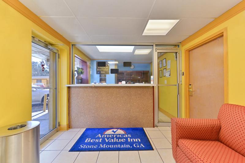 ABVI_StoneMountainAtlantaGA_Lobby_Front Desk - D5A3D8CE-0604-4A4B-8ABB8F6BB4AA1AF6