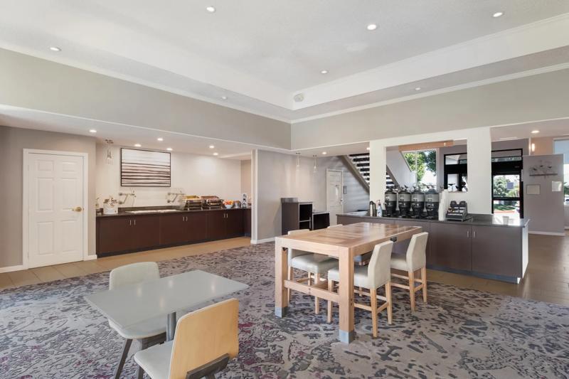 SES_HuntingtonBeachFV_Breakfast_Area_2 - D68DB539-9302-4FAD-862E8D8F0BFF9F0B