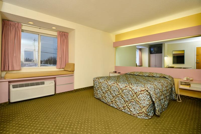 ABVI_EastSyracuseNY_GuestRooms_Queen_Bed - D6976992-11D5-42EA-B0869CF3AE4A8EC9
