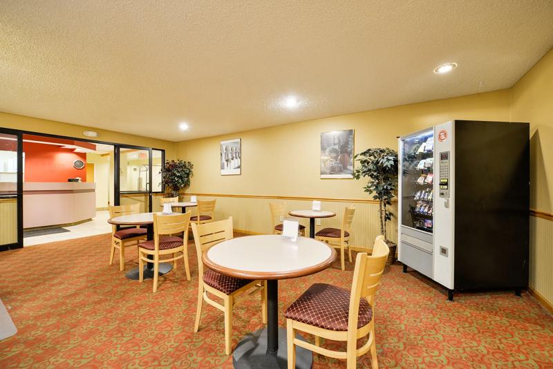 ABVI_EastSyracuseNY_Dining_Breakfast Area_Tables - D6D3051E-8D0F-41BE-AD1B88AB00EB079D
