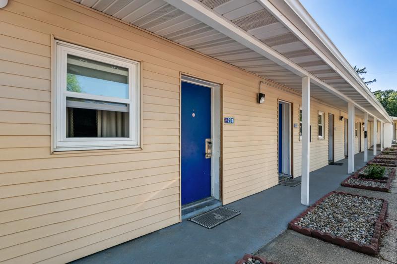 ABVI_JonesvilleHillsdaleMI_Exterior_Hallways - D6D4A3BA-2A6A-4CFD-9C2E25153B4A447B