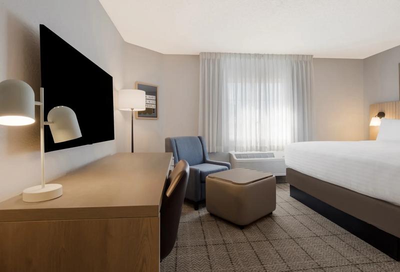 SIM_IrvineEastFoothill_GuestRooms_Studio Queen Suite_Seating - D823619D-B640-479C-931EDFCE8A598DE7