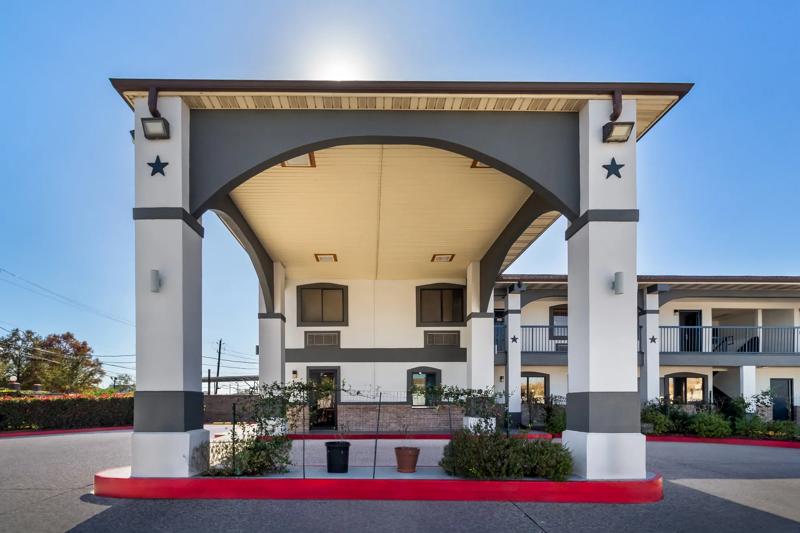 ABVI_HoustonI45TX_Exterior_Entrance - D88E7A75-5063-484A-A4F7720EECF5DBFB