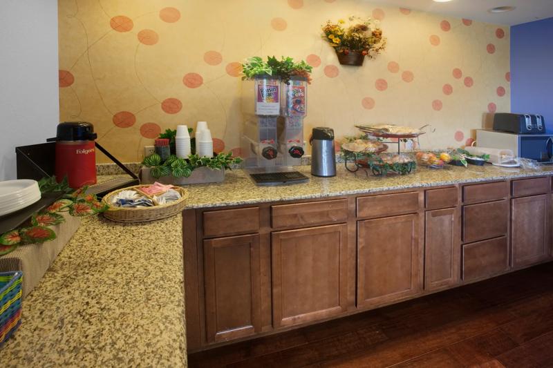 ABVI_Waco_TX1611_BreakfastArea - D8E9966A-E925-426D-BC7ADA47F5E51B47