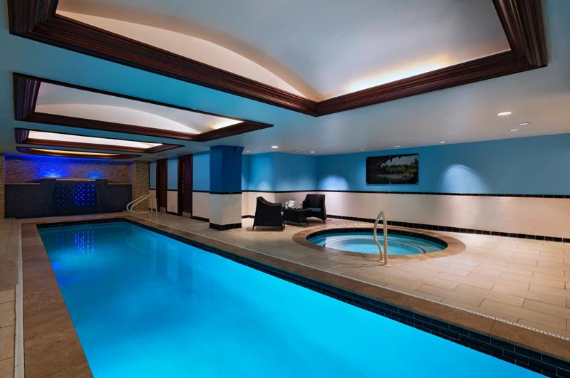 The indoor pool and jacuzzi