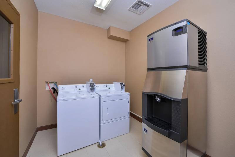 ABVI_CueroTX_Amenities_Laundry and Ice Machine - D92DCD7A-0BD1-4C69-BAFF97B6ACCE5D45