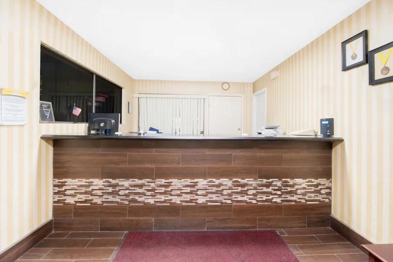 ABVI_HobbsNM_Lobby_Front Desk - D9B88E3A-0601-4689-8431D969FDECB4AD