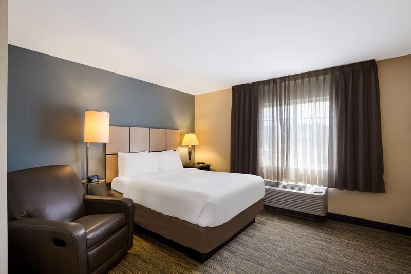 SIM_StLouisEarthCity_GuestRooms_Studio Queen Suite_Seating - DC5A9D44-5561-4147-881441F139151938