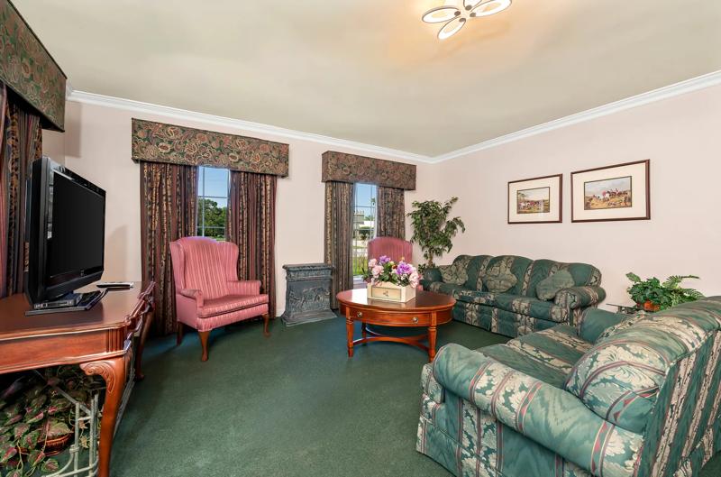 ABVI_HistoricClewistonInnFL_GuestRooms_Two Bed Apartment_Living Space - DC9395DD-6A94-4A01-8D465E74EBFE8F9A