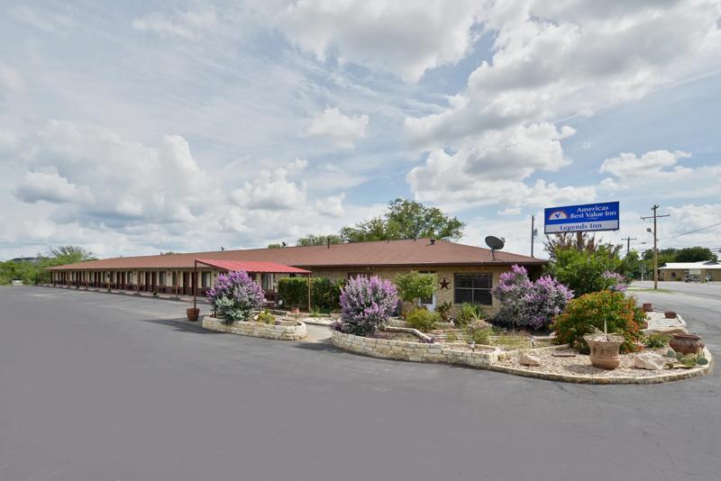 ABVI_TheLegendsInn_TX1963_Exterior.jpg - DF47BF48-F869-49B4-AC1FC9A4F1649DE3