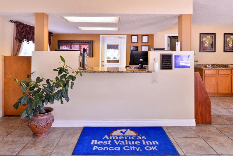 ABVI_PoncaCityOK_Lobby_Front Desk - DF8E183B-E35D-47BE-989E80E9DF86654B