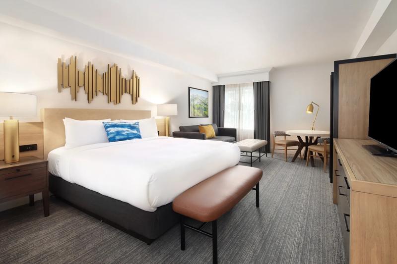 SHR_SiliconValley_GuestRoom_Preferred_King - DFA7D938-6EEC-4C34-BA630B8FEFC63AF6