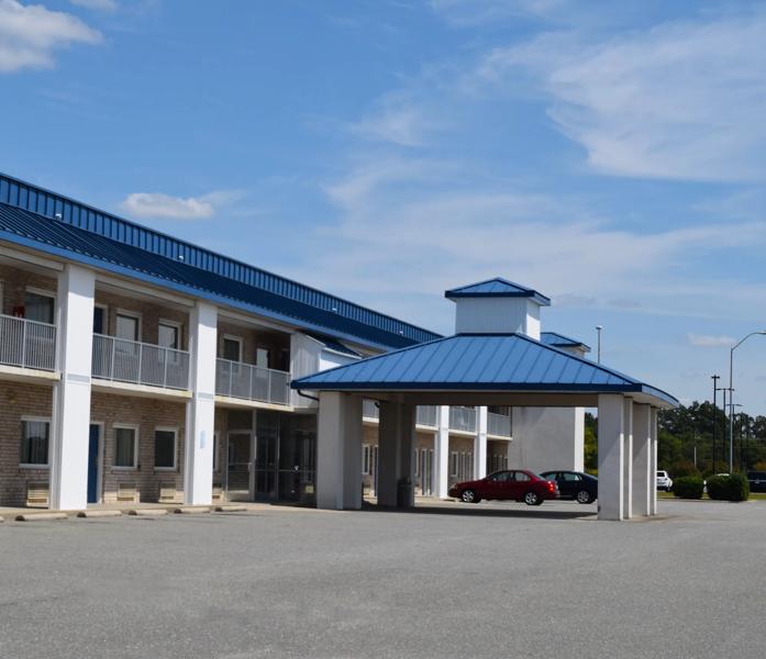 ABVI_KinstonNC_Exterior_Porte Cochere_Side.jpg - DFAD17DD-A14E-4738-AD927F394A0B75D8