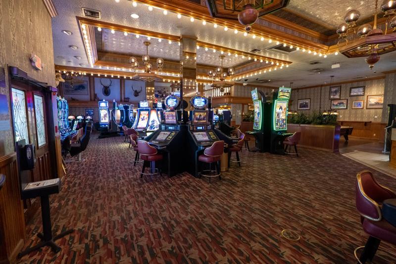 RLH_GoldCountryCasino_NV1720_billiards.jpg - DFC8D62A-EFBE-4B00-9D2EA069864E3C6D
