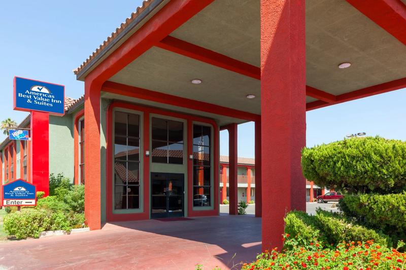 ABVI_BakersfieldCentralCA_Exterior_Entrance - E09AE087-2740-4B5D-82A2ADC354A94F1A