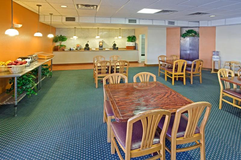 ABVI_Laredo_TX1485_BreakfastArea - E21B17A2-F176-453F-995C09EAB9654C4E