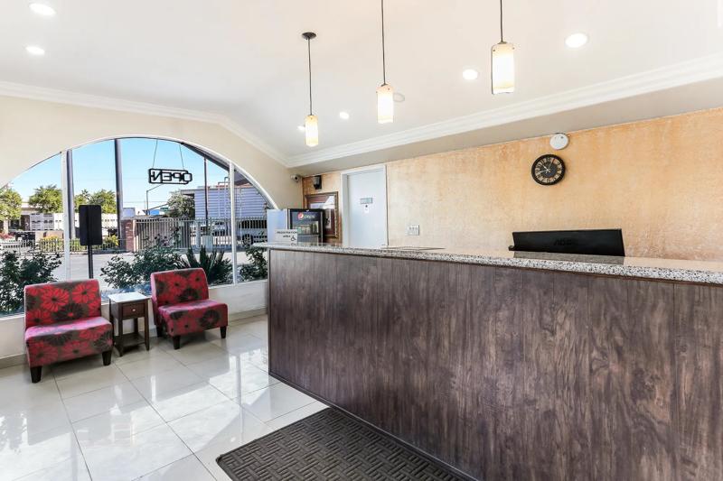 ABVI_ElCentroCA_Lobby_Front Desk - E2515211-B99E-48EF-A666733319ABF07D