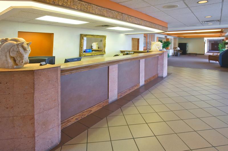 ABVI_Laredo_TX1485_Lobby - E2FBB090-D13B-4B9E-9CBBFF4979BD2FA9