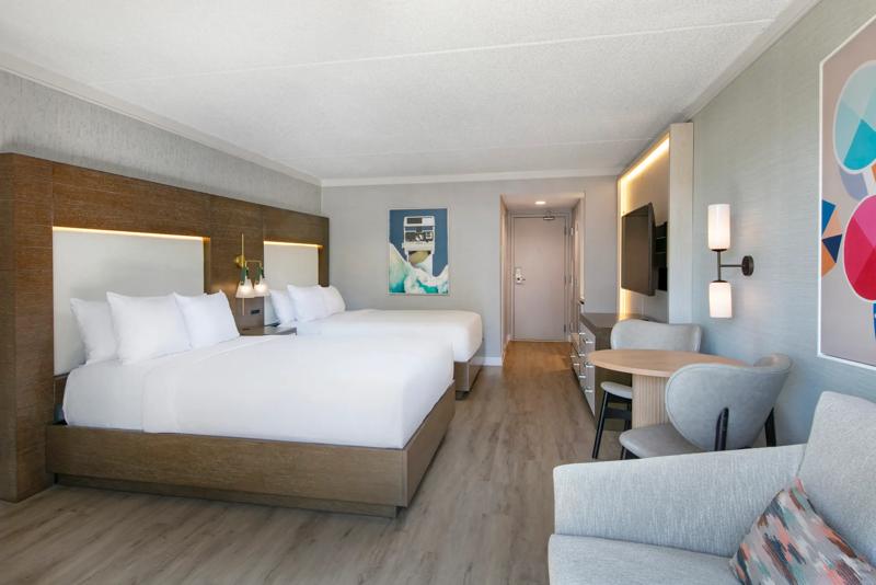 SHR_HiltonHeadIsland_GuestRoom_TwoQueenRoom - E34A57CE-C4E0-44D1-B866EAD35ACEAB70