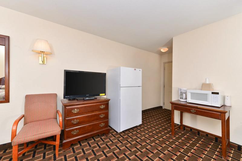 ABVI_AlbemarleNC_GuestRooms_King Suite_Room Amenities - E3536B5D-BCCE-46AB-968640D6F6C920E5